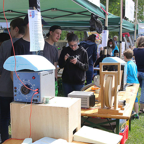 Präsentationsstand MINT mit technischer Konstruktion