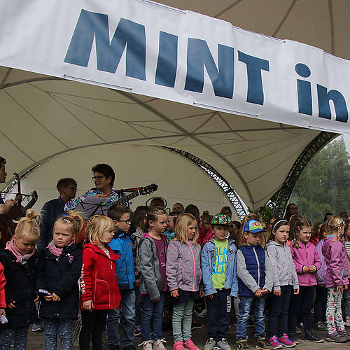 Kinder auf der MINT-Bühne